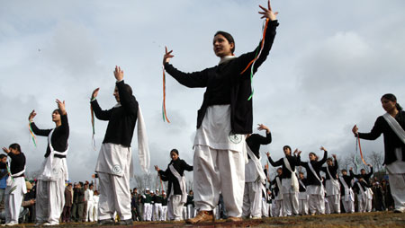 Indian university students attend Republic Day celebrations in Srinagar January 26, 2009.[Xinhua] 