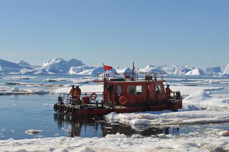 Huanghe Boat returns to China&apos;s Antarctic ice breaker Xuelong, or Snow Dragon, from Panda Dock of Zhongshan Antarctic Station after unloading goods, on Jan. 29, 2009. As glaciers clears off, ice breaker Xuelong began unload goods to Zhongshan Antarctic Station. 