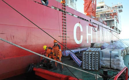 Members of Chinese expedition team unload floor slabs from China&apos;s Antarctic ice breaker Xuelong, or Snow Dragon, on Jan. 29, 2009. As glaciers clears off, Xuelong began unload goods to Zhongshan Antarctic Station.