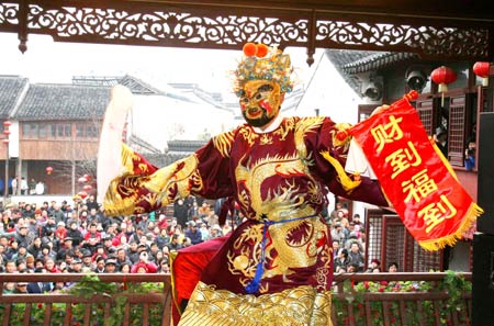  An actor, with the make-up of the &apos;God of Wealth&apos;, performs at Shantang Street of Suzhou, east China&apos;s Jiangsu Province, Jan. 30, 2009. Lots of people took part in the activity held here to celebrate the birthday of the &apos;God of Wealth&apos;, which is considered to be the fifth day of the Chinese lunar New Year according to the tradition. The Chinese lunar New Year or the Spring Festival fell on Jan. 26th this year. 