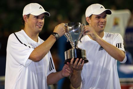 Bob Bryan and Mike Bryan of the United States pose with the trophy during the awarding ceremony for the men's doubles at Australian Open tennis tournament in Melbourne, Jan. 31, 2009. The Bryans defeated India's Mahesh Bhupathi and Bahamas' Mark Knowles 2-1 to win the title. 
