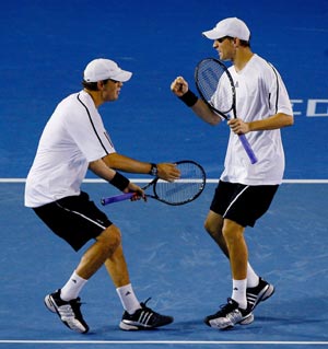 Bob Bryan and Mike Bryan of the United States celebrate their victory after the men's doubles final against India's Mahesh Bhupathi and Bahamas' Mark Knowles at Australian Open tennis tournament in Melbourne, Jan. 31, 2009. The Bryans won 2-1. 