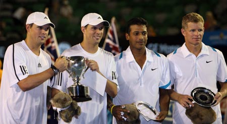 Bob Bryan and Mike Bryan of the United States, India's Mahesh Bhupathi (R2) and Bahamas' Mark Knowles (R) pose with the trophies during the awarding ceremony for the men's doubles at Australian Open tennis tournament in Melbourne, Jan. 31, 2009. The Bryans won 2-1 to win the title. 