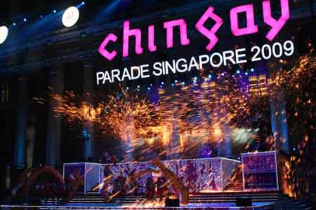 People perform the dragon dance during the 37th Chingay Parade in Singapore on Jan. 30, 2009. More than 4,300 performers from all over the world attended the annual street parade on Friday night to celebrate China's lunar New Year, attracting tens of thousands of visitors. 