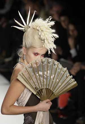 A model presents a creation by Scherer Gonzalez at the Berlin Fashion Week 2009 in Berlin, January 31, 2009.