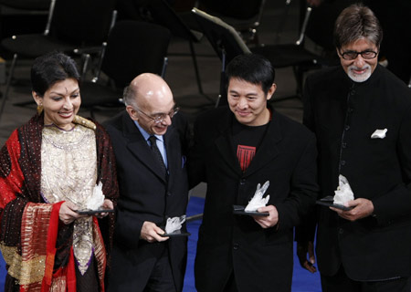 Forum's Crystal Awards winners (L to R), Indian dancer Mallika Sarabhai, Venezuela's Jose A. Abreu, Chinese actor Jet Li and Bollywood actor Amitabh Bachchan pose after being honoured during the Forum's Crystal Award ceremony at the World Economic Forum (WEF) in Davos January 31, 2009. The Forum's Crystal Award honours artists who have used their art to improve the state of the world.