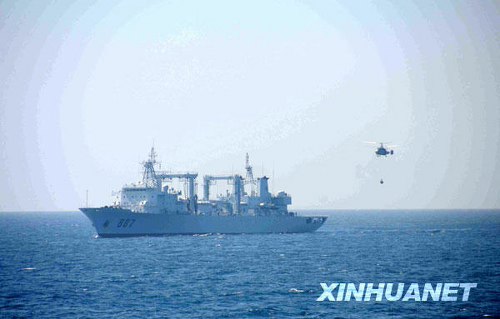 A helicopter delivers supplies to the warship 'Weishanhu' on January 31. [Zhu Hongliang/Xinhua]