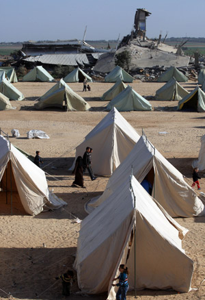 A general view shows tents set up by Palestinians who lost their homes during the 22-day Israeli offensive in Jabalia, northern Gaza Strip, Jan. 31, 2009.(Xinhua/Wissam Nassar)