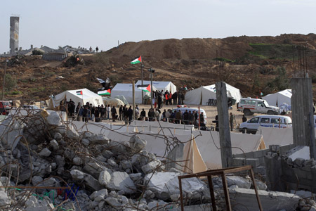 Photo taken on Jan. 31, 2009 shows the general view of tents set up by Palestinians who lost their homes during the 22-day Israeli offensive in Jabalia, northern Gaza Strip.(Xinhua/Wissam Nassar)