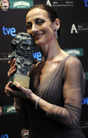 Spanish actress Carmen Elias holds her Best Actress 'Goya' award as she poses backstage during the Spanish Film Academy's 'Goya' awards ceremony in Madrid Feb. 1, 2009. 