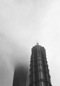  Heavy fog was seen around the Shanghai World Financial Center on the afternoon of February 2, 2009.