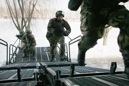  Members of armed police take part in an anti-terrorism drill for the 24th Winter Universiade 2009 in Harbin, captial of northeast China's Heilongjiang Province, Feb. 2, 2009. 