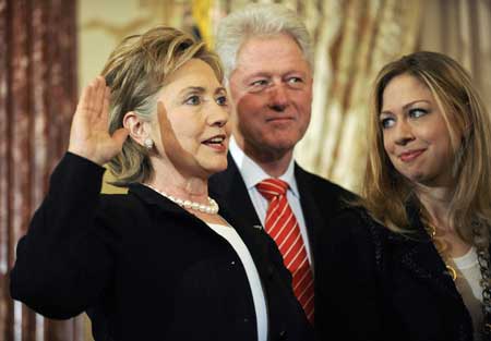 U.S. Secretary of State Hillary Clinton (L) is joined by her husband former U.S. President Bill Clinton and daughter Chelsea Clinton as she is ceremonially sworn in at the State Department in Washington, Feb. 2, 2009.