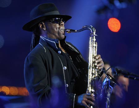 Clarence Clemons performs during the halftime show of the NFL's Super Bowl XLIII football game between the Arizona Cardinals and the Pittsburgh Steelers in Tampa, Florida, February 1, 2009.