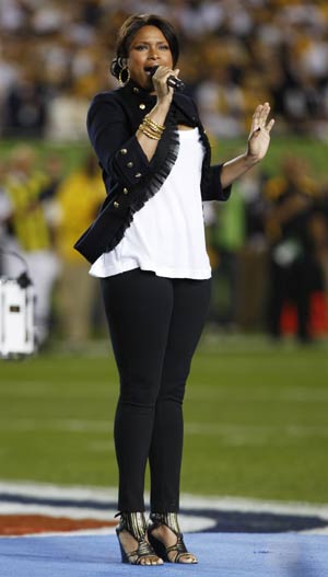 Jennifer Hudson sings the national anthem before the NFL's Super Bowl XLIII football game between the Arizona Cardinals and Pittsburgh Steelers in Tampa, Florida February 1, 2009.