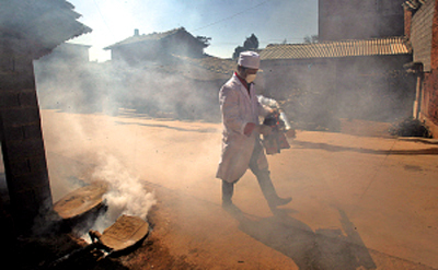 Disease control and prevention work is immediatly put in place in response to the cholera outbreak in Yunnan Province.