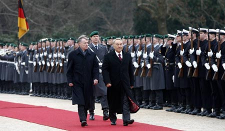 Kazakhstan's President Nursultan Nazarbayev (R) and his German counterpart Horst Koehler review a guard of honour of the German armed forces Bundeswehr at the presidential residence Bellevue palace in Berlin February 3, 2009.