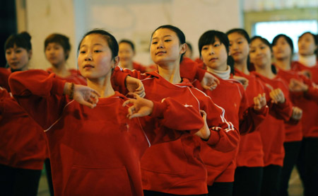 Performers attend a rehearsal for the performance of the opening ceremony of the 24th World Winter Universiade in Harbin, capital of northeast China's Heilongjiang Province, Feb. 3, 2009. The 24th World Winter Universiade will start on Feb. 18 in Harbin. (Xinhua/Wang Jianwei)