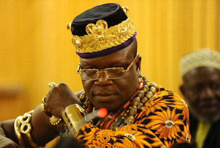 A member of the Forum of the Kings, Princes, Sultans and traditional tribal Sheikhs in Africa, attends a press conference on union government at the 12th African Union (AU) Summit in Addis Ababa, capital of Ethiopia, Feb. 3, 2009. 