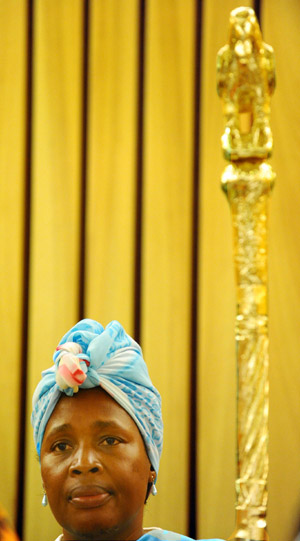 A member of the Forum of the Kings, Princes, Sultans and traditional tribal Sheikhs in Africa, attends a press conference on union government at the 12th African Union (AU) Summit in Addis Ababa, capital of Ethiopia, Feb. 3, 2009. 