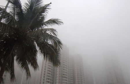 Buildings are pictured through heavy fog in Haikou, capital of south China's Hainan Province, Feb. 4, 2009. [Zhao Yingquan/Xinhua] 