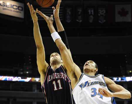 New Jersey Nets' Brook Lopez (L) and JaVale McGee of Washington Wizards fight for a rebound during their NBA game held in Washington, the United States, February 4, 2009.New Jersey Nets won 115-88. 