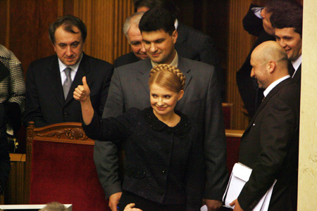 Ukraine's parliament on Thursday failed to pass a non-confidence bill against the government led by Prime Minister Yulia Tymoshenko.