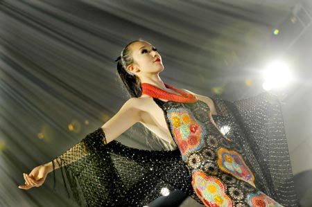 A model displays a creation of Chinese designer Li Liming at Cairo, capital of Egypt, Feb. 5, 2009.