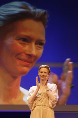 The president of the jury, British actress Tilda Swinton applauds during the opening ceremony of the 59th Berlinale film festival in Berlin, February 5, 2009.