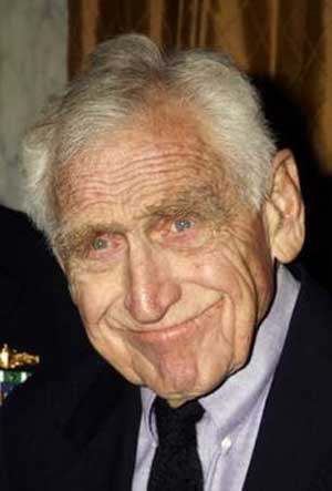 Actor James Whitmore arrives at the American Civil Liberties Union Bill of Rights dinner in Beverly Hills, California in this Dec. 11, 2006 file photo. Whitmore died at his home in Malibu at the age of 87, Feb. 6, 2009. [Xinhua]