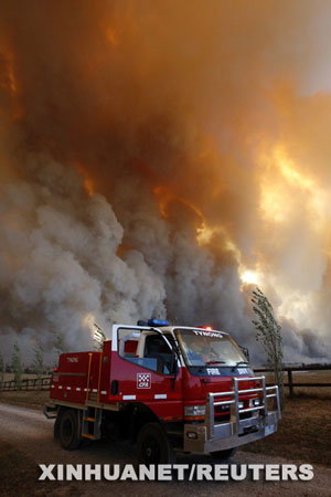 A fire truck is seen as a bushfire approaches the town of Labertouche, 90km (56 miles) east of Melbourne, February 7, 2009. Aircraft dropped water bombs on raging Australian bush fires on Saturday as a 