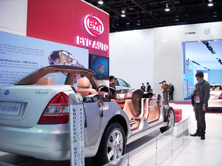 Chinese battery and electric car producer BYD Auto exhibits its plug-in hybrid technology at the North American International Auto Show last month in Detroit. [China Daily] 