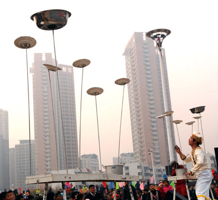 A folk artist performs acrobatics during a folk art festival held in Qingdao, east China&apos;s Shandong Province, Feb. 5, 2009. [Photo: Xinhua]