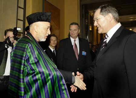 Afghan President Hamid Karzai (2ndL) is welcomed by German Defence Minister Franz Josef Jung (R) and U.S. National Security Advisor James Jones (C) during the 45th Munich Security Conference Feb. 8, 2009. 