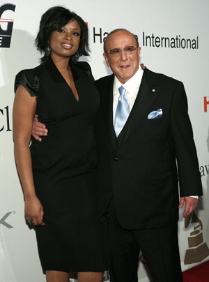 Singer Jennifer Hudson (L) and producer Clive Davis arrive at the Recording Academy&apos;s Clive Davis pre-Grammy party in Beverly Hills, California Feb. 7, 2009.