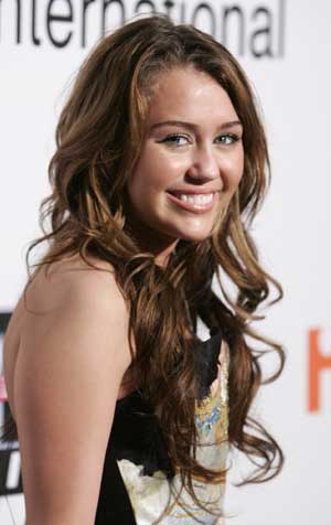 Miley Cyrus arrives at the Recording Academy&apos;s Clive Davis pre-Grammy party in Beverly Hills, California Feb. 7, 2009. 