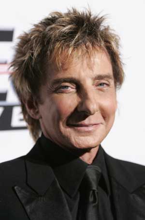 Singer Barry Manilow arrives at the Recording Academy&apos;s Clive Davis pre-Grammy party in Beverly Hills, California Feb. 7, 2009. 