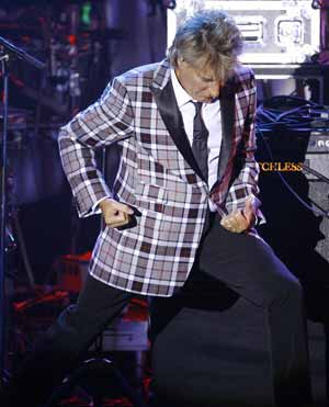 British singer Rod Stewart performs at the 2009 Grammy Salute to Industry Icons event, honoring Clive Davis in Beverly Hills, California February 7, 2009. 