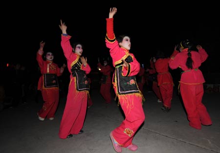 Local actors perform Shehuo show for the up-coming Chinese Lantern Festival in Huanxian County of northwest China's Gansu Province, Feb. 8, 2009.