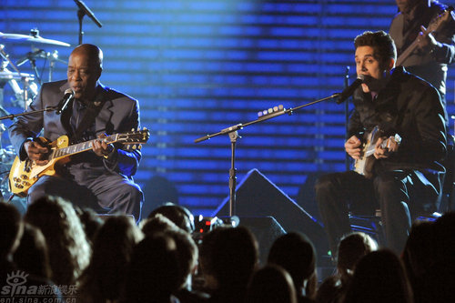 Buddy Guy and John Mayer perform at the 51st Annual Grammy Awards on Sunday, Feb. 8, 2009, in Los Angeles. 