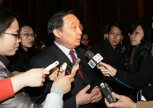Minister Wang Chen recepted interviews from media at SCIO New Year’s Reception at December 16, 2008. [File photo]