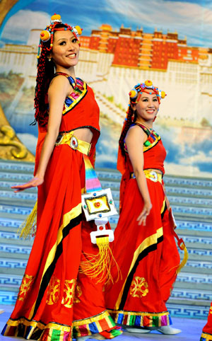 Actresses dance during a dress rehearsal of the evening party held by Lhasa TV station for the upcoming new year of Tibetan calendar which falls on Feb. 25, in Lhasa, capital of southwest China's Tibet Autonomous Region, Feb. 10, 2009. 