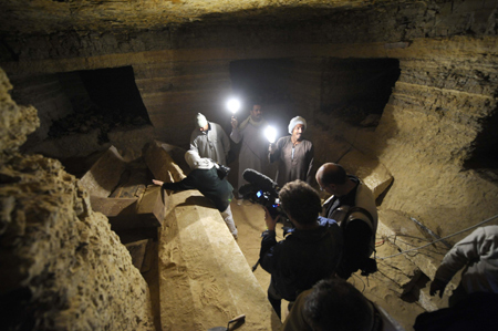 Journalists take photos inside a burial chamber at Saqqara, 30km south of Cairo, capital of Egypt, on Feb. 11, 2009.