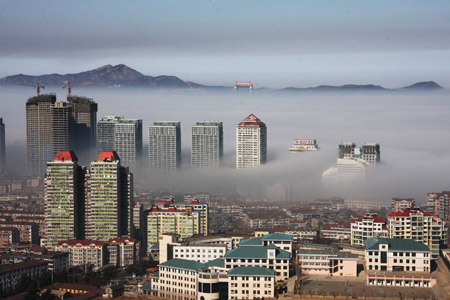 Photo taken on Feb. 11, 2009 shows the fog-wrapped buildings in Yantai City, east China's Shandong Province. An advection fog hit Yantai on Wednesday. (Xinhua Photo)