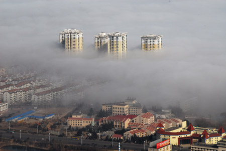 Photo taken on Feb. 11, 2009 shows the fog-wrapped buildings in Yantai City, east China's Shandong Province. An advection fog hit Yantai on Wednesday. (Xinhua Photo)