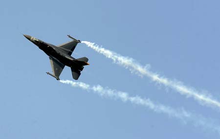 A U.S. army F-16 battleplane performs at an airshow in Bangalore, India, Feb. 11, 2009.A U.S. army F-16 battleplane performs at an airshow in Bangalore, India, Feb. 11, 2009.A U.S. army F-16 battleplane performs at an airshow in Bangalore, India, Feb. 11, 2009.