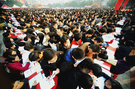 Migrant workers seek jobs on a job fair in Yichang, central China's Hubei Province, Feb. 12, 2009.