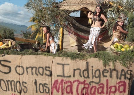  People parade in cavalcades to celebrate the 147th anniversary of the foundation of the city of Matagalpa in Nicaragua, on Feb. 14, 2009. [Jairo Cajina/Xinhua]