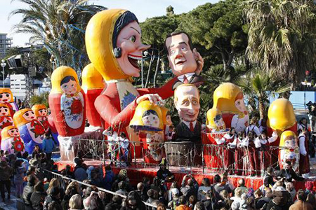 The floats of Russia's Prime Minister Vladimir Putin and Russia's President Dmitry Medvedev (top R) parade during the 125th edition of the carnival in Nice February 15, 2009.[Xinhua/Reuters]