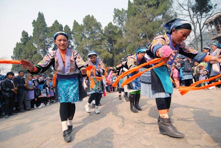People of Miao ethnic group dance during a cultural activity held in Pingpo Village of Longli County, southwest China&apos;s Guizhou Province, Feb. 14, 2009. Local people of Miao ethnic group gathered here to celebrate an annual cultural activity on Saturday. (Xinhua/Ouyang Changpei